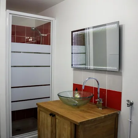 Apartment Up & Down By Beds76 *