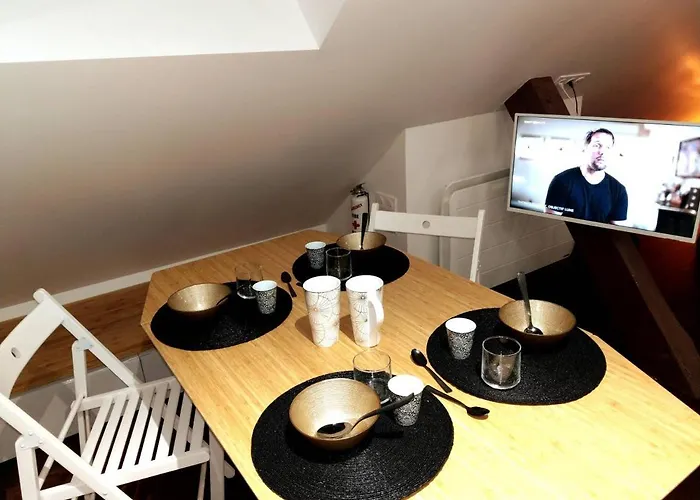 Up & Down By Beds76 Apartment