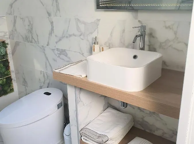 Apartment Up & Down By Beds76 *