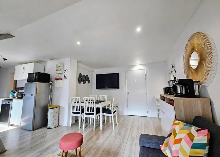 Up & Down By Beds76 Apartment